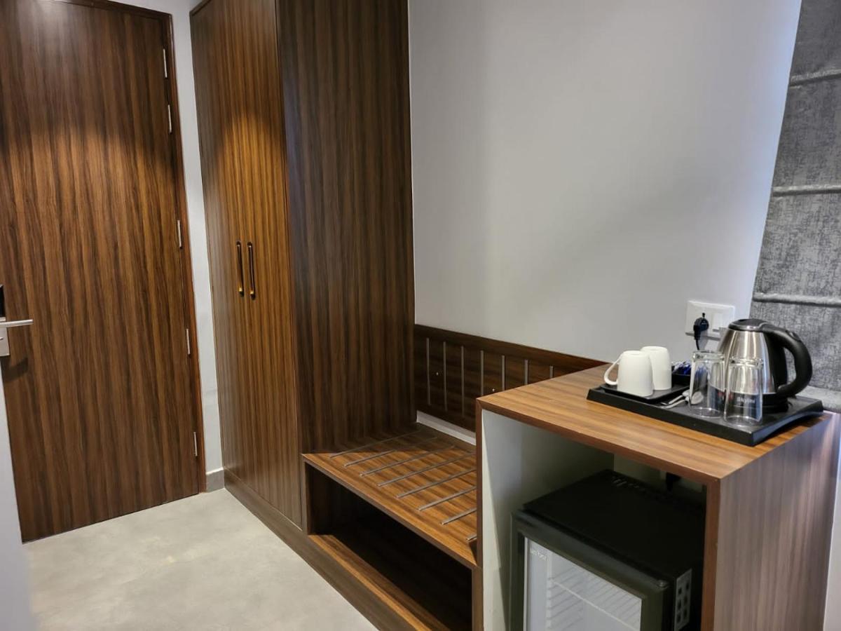 Belvedere Suites Greater Noida Buitenkant foto