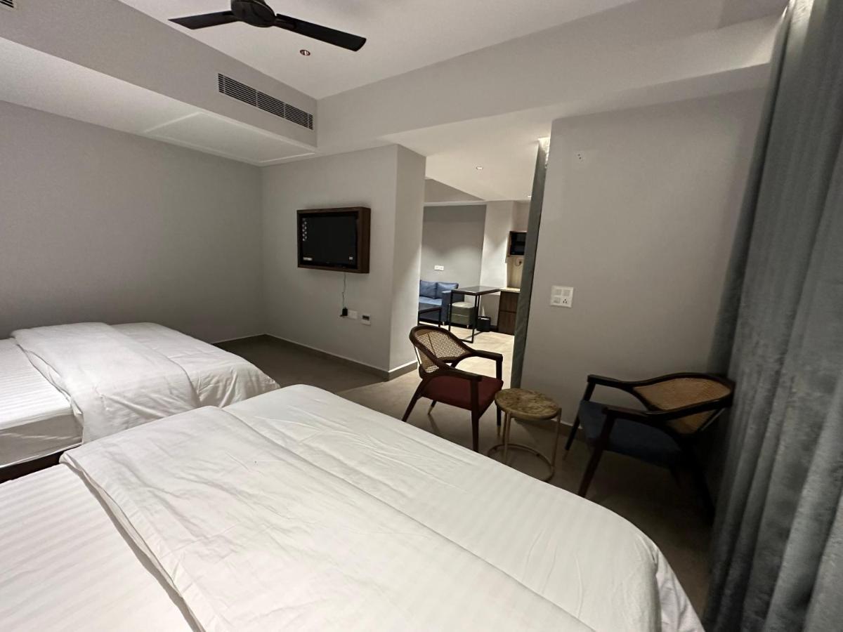Belvedere Suites Greater Noida Buitenkant foto