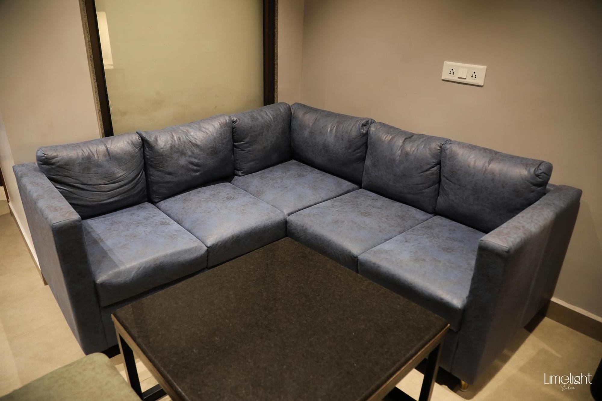Belvedere Suites Greater Noida Buitenkant foto