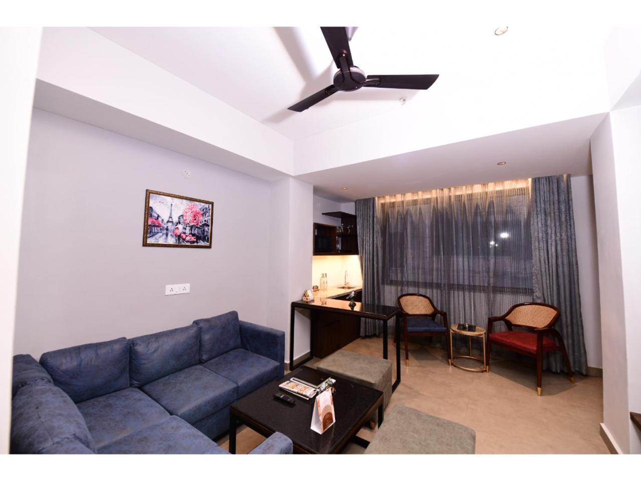 Belvedere Suites Greater Noida Buitenkant foto
