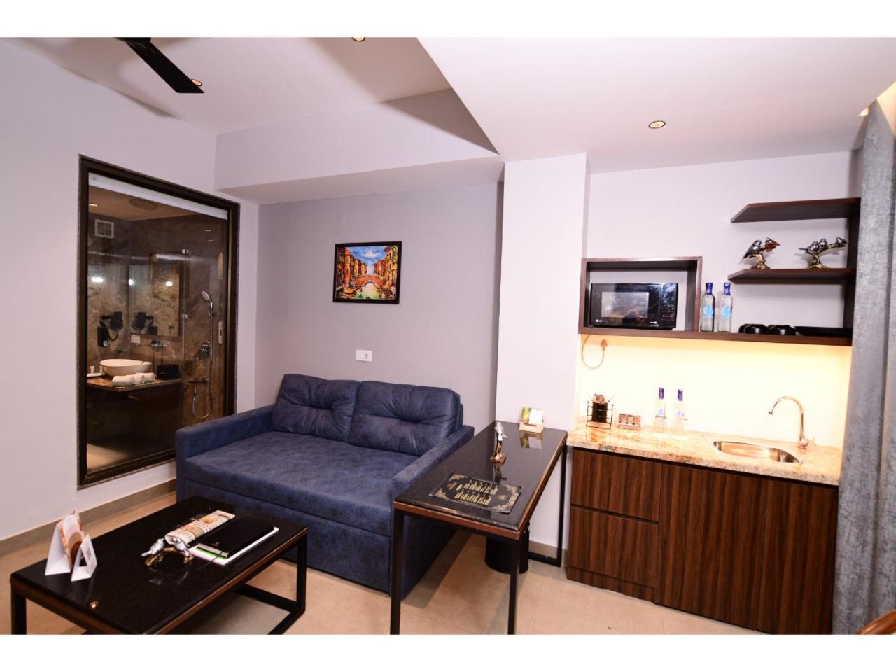 Belvedere Suites Greater Noida Buitenkant foto
