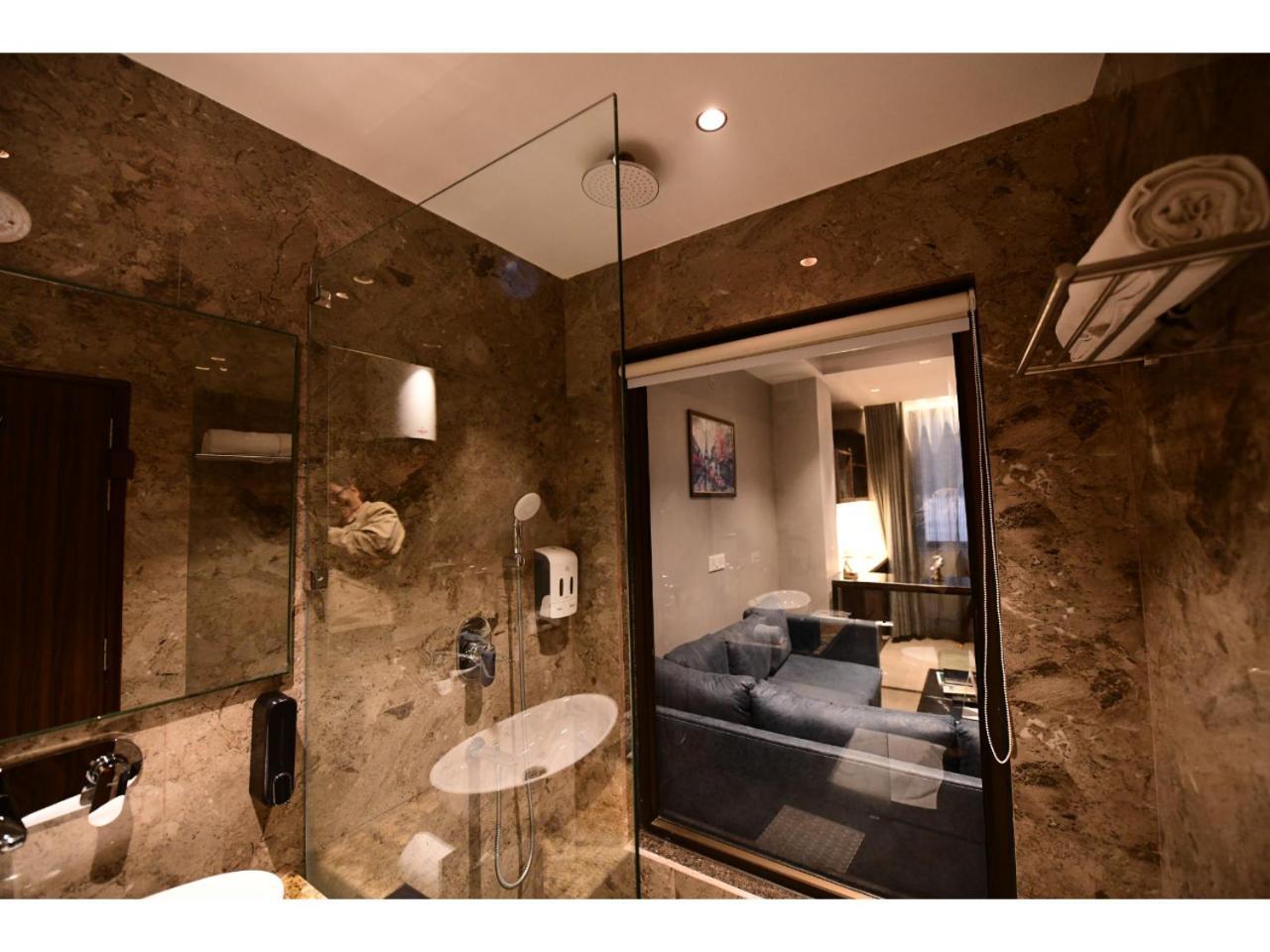 Belvedere Suites Greater Noida Buitenkant foto