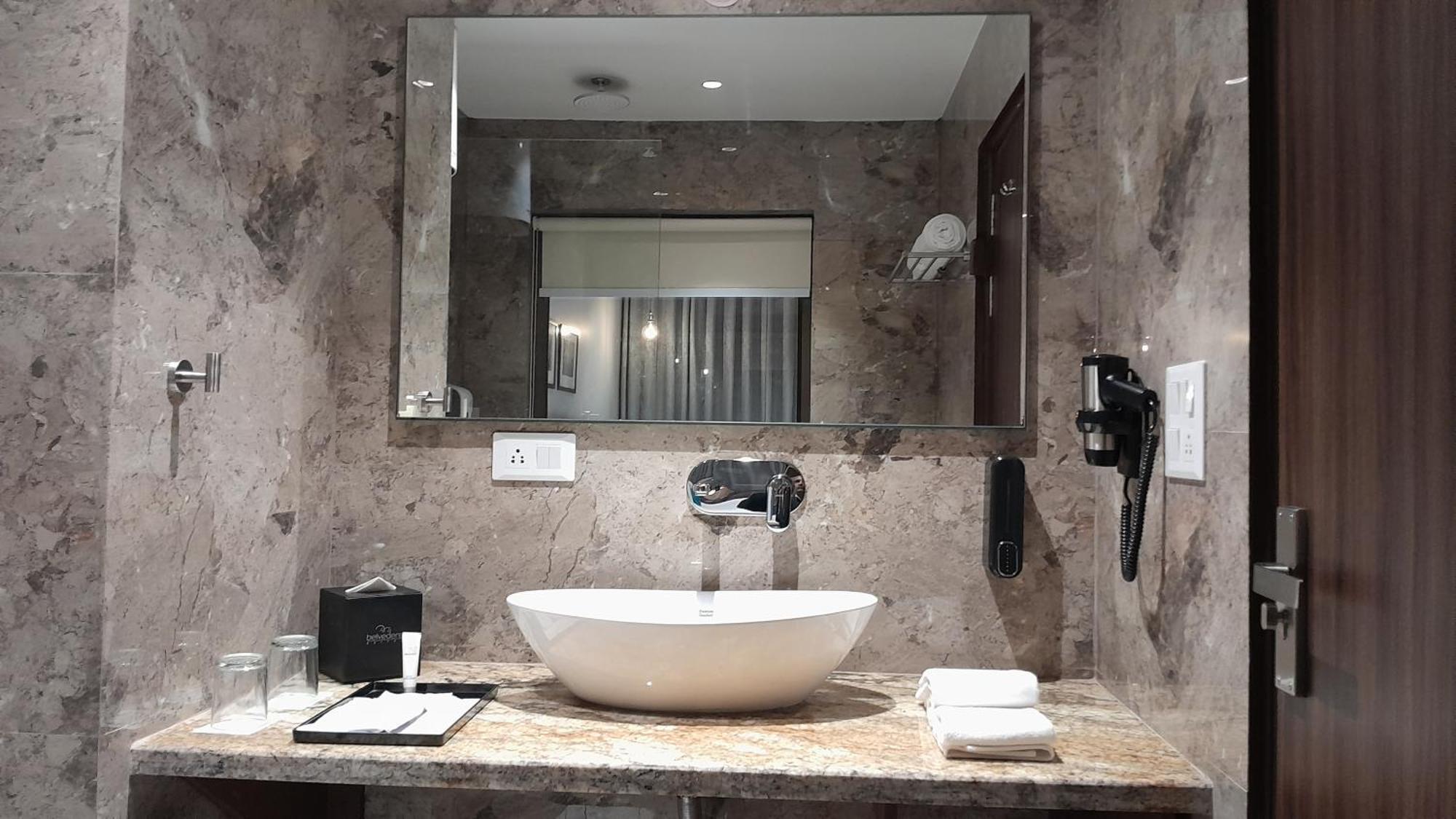 Belvedere Suites Greater Noida Buitenkant foto