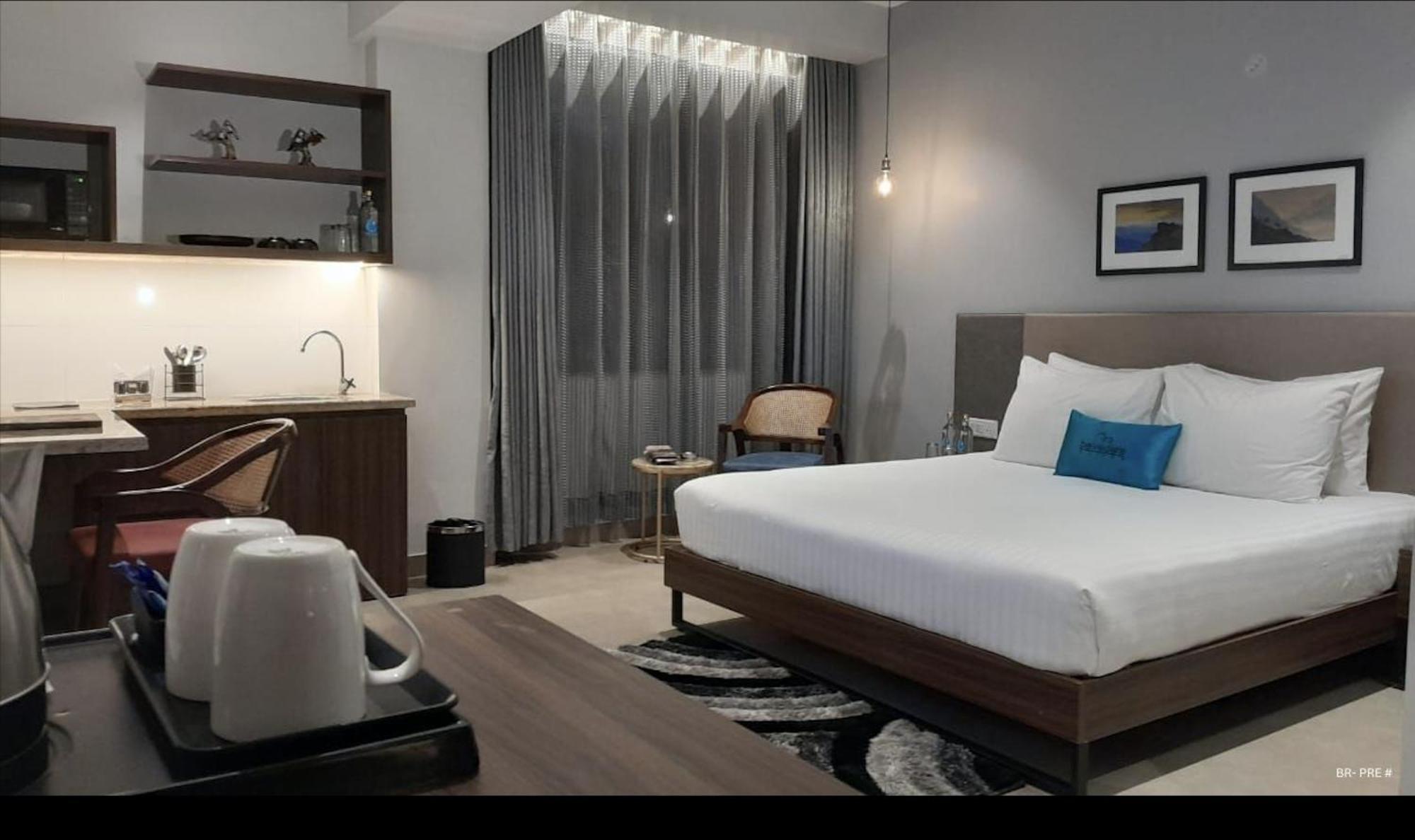 Belvedere Suites Greater Noida Buitenkant foto