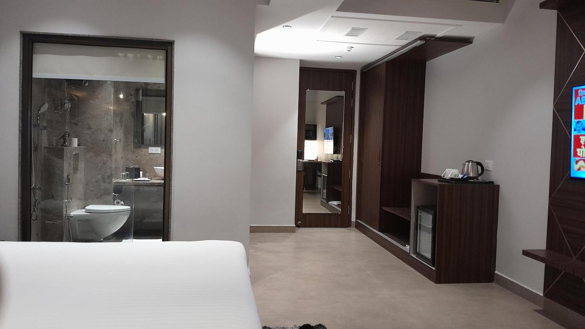 Belvedere Suites Greater Noida Buitenkant foto